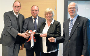 Seniorenresidenz Schlüsselübergabe, Architekt Jens Gömmel, Bauherr Walter Maisel und Christine Pickel und Matthias Quirin vom Diakonieverein.